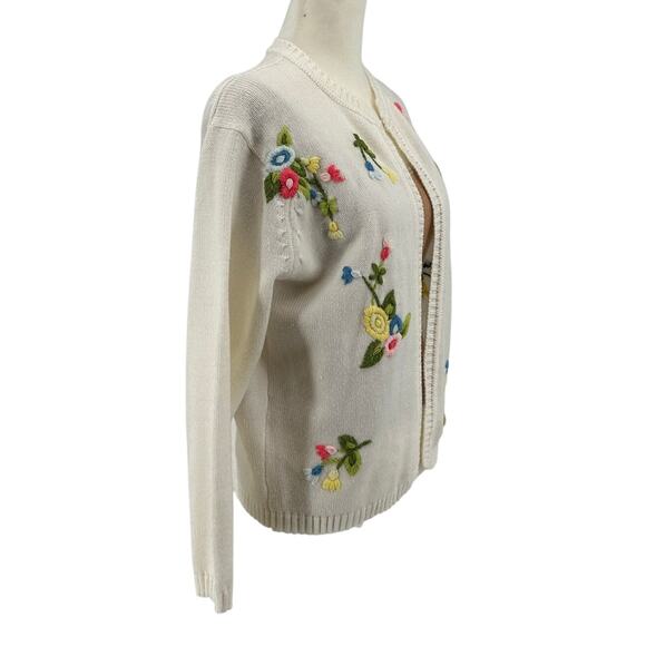 Specialty House Fashion Cardigan Sweater SZ M VTG Knit White Floral Embroidered - Picture 2 of 5